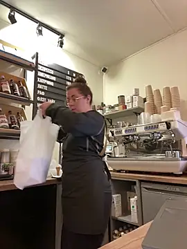 Snapshot of cinnabon_ chatting on 10.19.25 cinnabon online show from 10.19.25