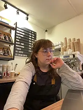 Snapshot of cinnabon_ chatting on 10.25.25 cinnabon online show from 10.25.25