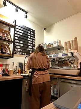 Snapshot of cinnabon_ chatting on 11.06.25 cinnabon online show from 11.06.25