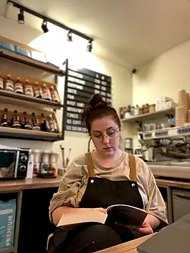 Snapshot of cinnabon_ chatting on 11.14.25 cinnabon online show from 11.14.25