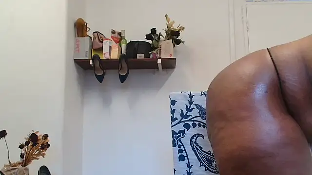 Snapshot of xTALLSEXYBUMx chatting on 09.29.25 xTALLSEXYBUMx online show from 09.29.25