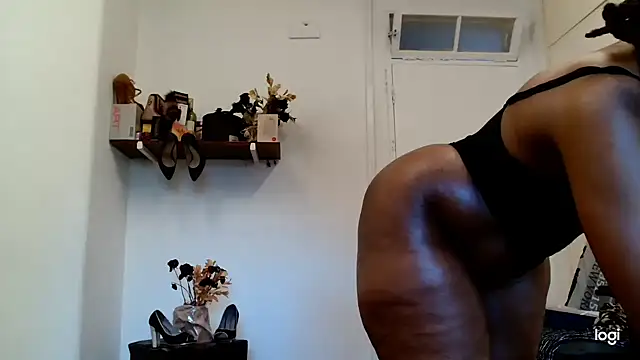 Snapshot of xTALLSEXYBUMx chatting on 10.25.25 xTALLSEXYBUMx online show from 10.25.25