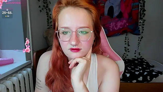 Snapshot of KrisTyBooBsin chatting on 10.21.25 KrisTyBooBsin online show from 10.21.25