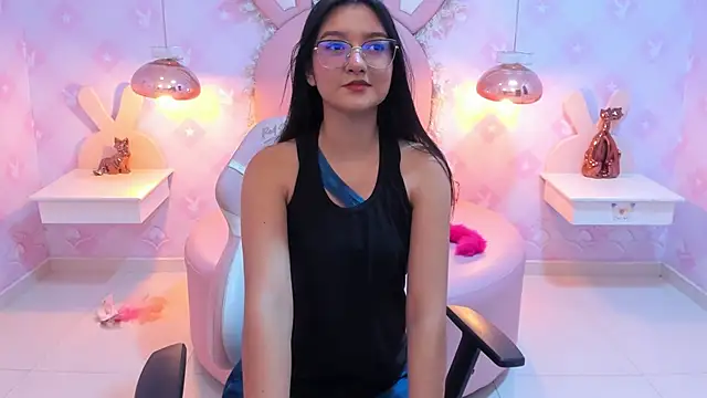 Saraa Skinny online show from 02.12.25