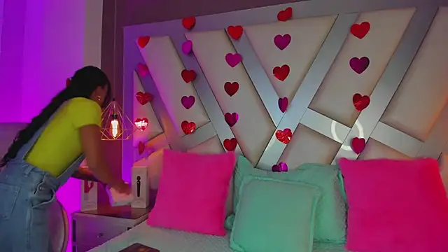 Amber villalobos  online show from 03.04.26