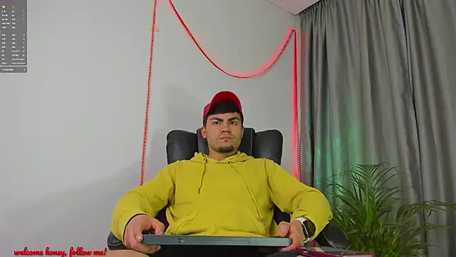 Snapshot of kalivan_voinesscu chatting on 10.06.25 kalivan voinesscu online show from 10.06.25