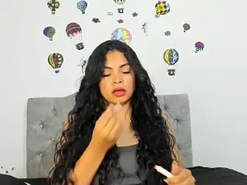 Kymbrown25 online show from 12.10.24