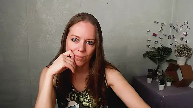 Snapshot of GloriaSi_ chatting on 06.20.26 GloriaSi online show from 06.20.26