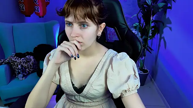 LolaAsmus online show from 10.17.25