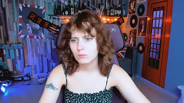 LolaAsmus online show from 10.29.25