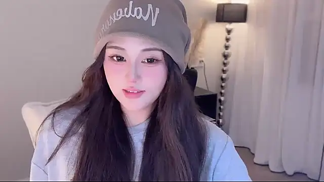 Strawberrybabyy1 online show from 10.08.25