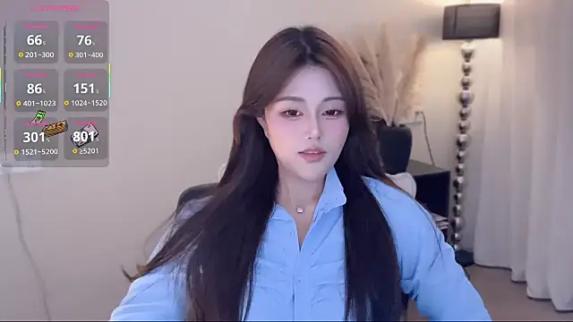 Strawberrybabyy1 online show from 10.11.25