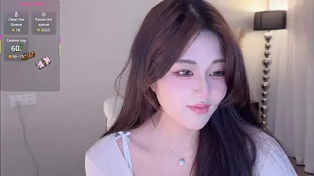 Strawberrybabyy1 online show from 10.14.25