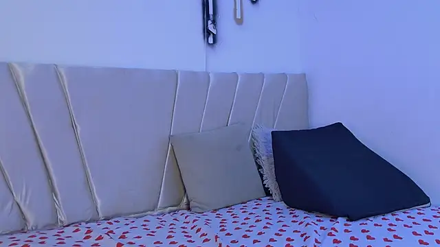 Snapshot of mikoto_urab chatting on 11.20.25 mikoto urab online show from 11.20.25