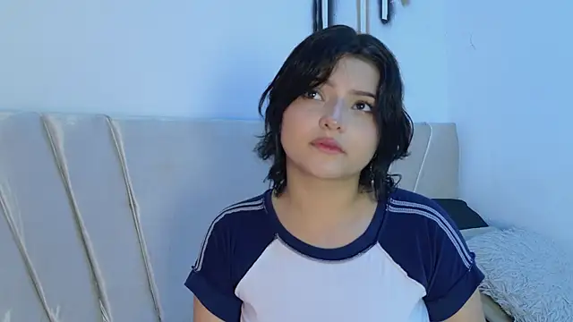 Snapshot of mikoto_urab chatting on 11.25.25 mikoto urab online show from 11.25.25