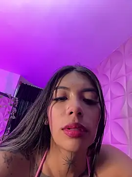 Snapshot of NattGomez chatting on 09.20.25 NattGomez online show from 09.20.25