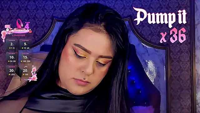 SoffiQueen online show from 02.20.26