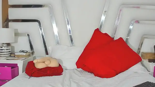 Snapshot of SaraaJhons chatting on 03.04.25 SaraaJhons online show from 03.04.25