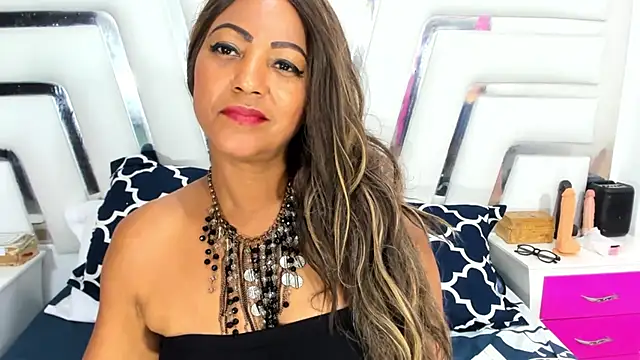 Snapshot of SaraaJhons chatting on 03.07.25 SaraaJhons online show from 03.07.25