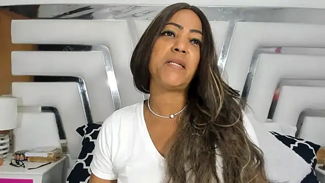 Snapshot of SaraaJhons chatting on 03.08.25 SaraaJhons online show from 03.08.25