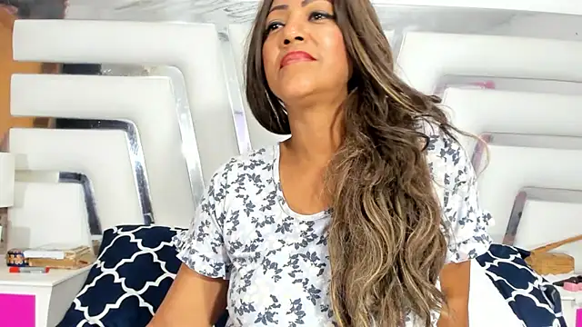 Snapshot of SaraaJhons chatting on 03.10.25 SaraaJhons online show from 03.10.25