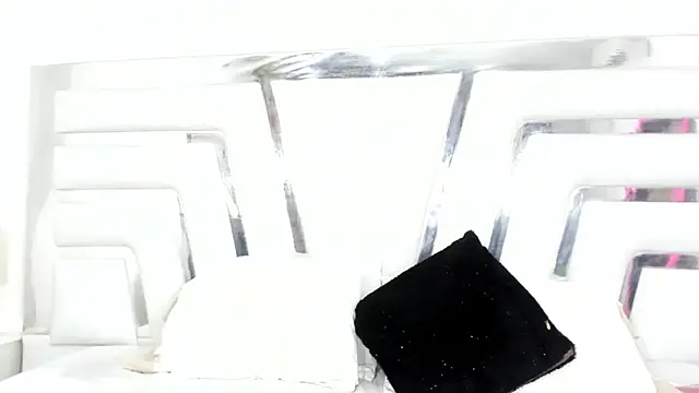 Snapshot of SaraaJhons chatting on 03.19.25 SaraaJhons online show from 03.19.25