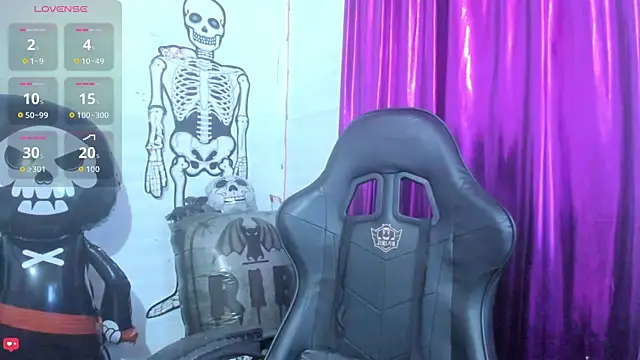 Snapshot of jonson- chatting on 10.22.25 jonson- online show from 10.22.25