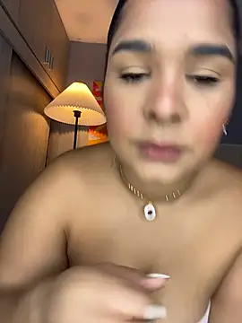 Snapshot of Shenoa1 chatting on 10.31.25 Shenoa1 online show from 10.31.25