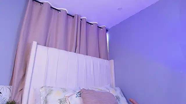 Snapshot of Shenoa1 chatting on 11.06.25 Shenoa1 online show from 11.06.25