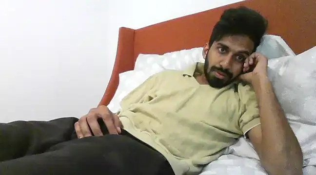 Snapshot of skinny__boy__ chatting on 12.11.24 skinny boy online show from 12.11.24