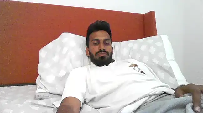 Snapshot of skinny__boy__ chatting on 02.19.25 skinny boy online show from 02.19.25