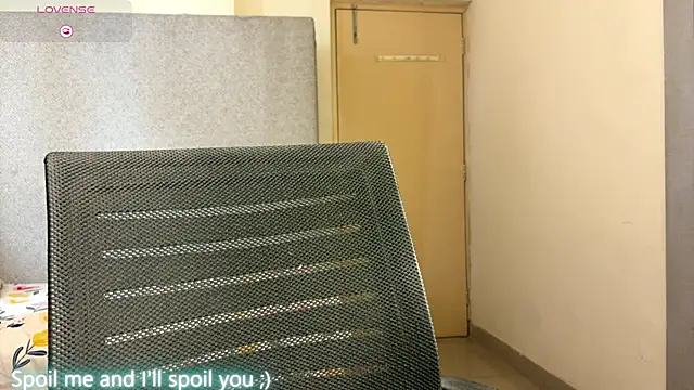 Snapshot of ohh_mona chatting on 11.10.25 ohh mona online show from 11.10.25