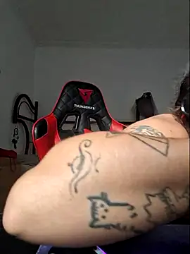 luuhcat09 online show from 10.13.25