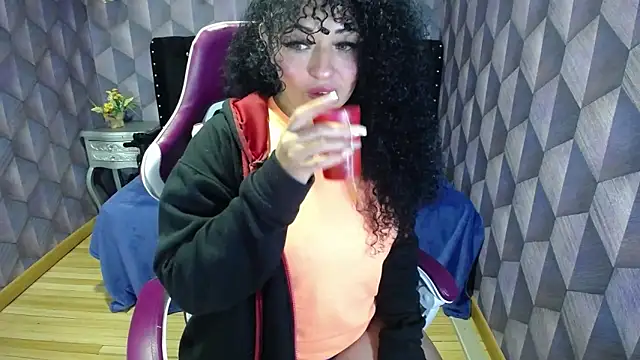 Sofiacowperx online show from 02.13.25