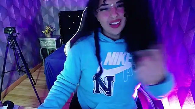 Sofiacowperx online show from 02.15.25