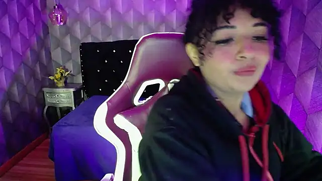 Sofiacowperx online show from 02.19.25