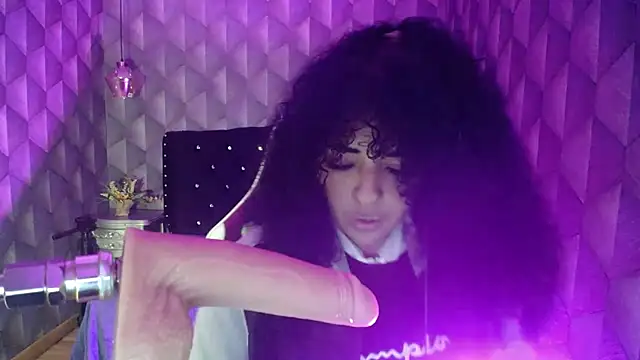 Sofiacowperx online show from 02.28.25