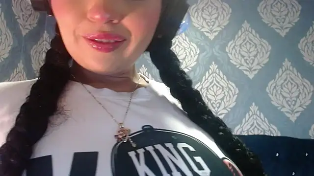 Snapshot of Sofiacowperx chatting on 06.04.26 Sofiacowperx online show from 06.04.26