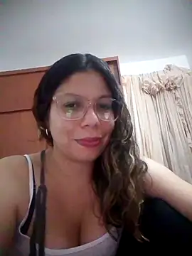 Snapshot of Carliina_Soussa chatting on 12.18.25 Carliina Soussa online show from 12.18.25