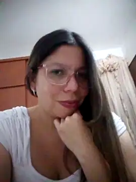 Snapshot of Carliina_Soussa chatting on 12.21.25 Carliina Soussa online show from 12.21.25