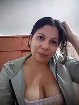 Snapshot of Carliina_Soussa chatting on 02.28.26 Carliina Soussa online show from 02.28.26