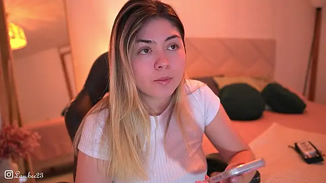 Lau Bee online show from 12.18.25