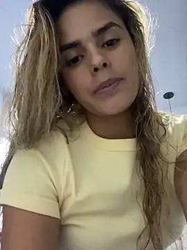 Snapshot of ZoeJohnsoon chatting on 11.16.25 ZoeJohnsoon online show from 11.16.25