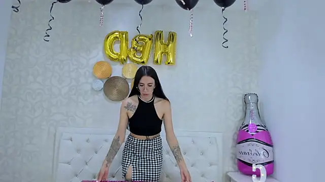 Clarisse28 online show from 12.22.24