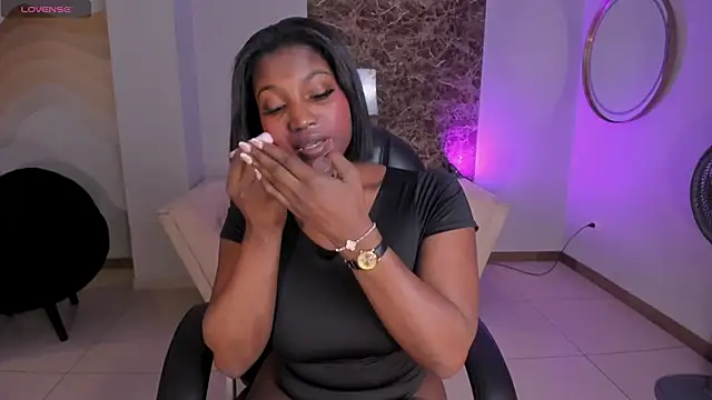 SavannahStorm online show from 11.30.25