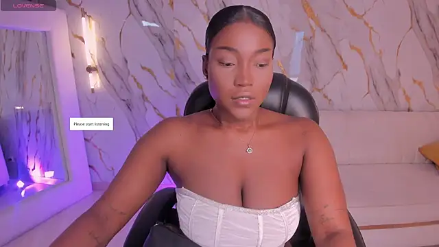 Snapshot of SavannahStorm chatting on 04.30.26 SavannahStorm online show from 04.30.26