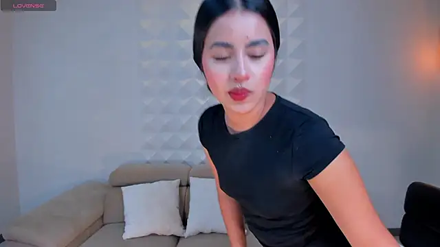 IsabellaHill  online show from 12.06.24