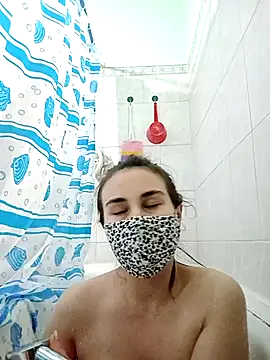 Snapshot of MikaKors chatting on 12.21.24 MikaKors online show from 12.21.24