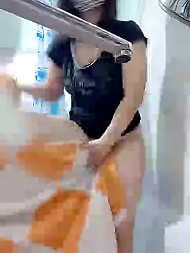 Snapshot of MikaKors chatting on 12.31.24 MikaKors online show from 12.31.24