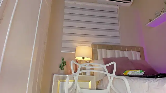 Snapshot of zoe_sky_ chatting on 02.20.25 zoe sky online show from 02.20.25